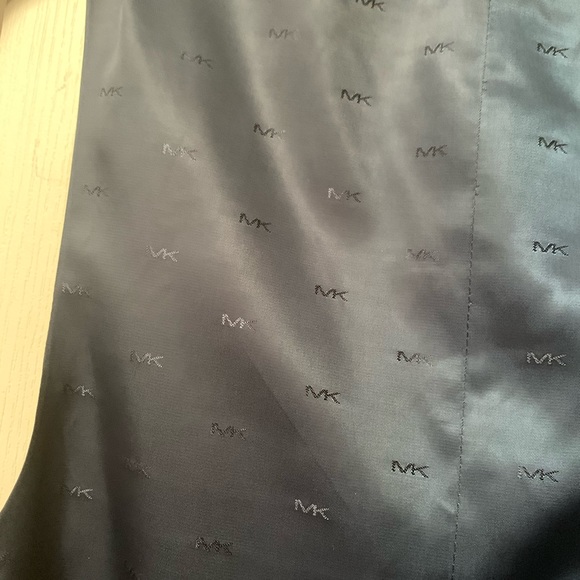 Vest - Picture 4 of 5